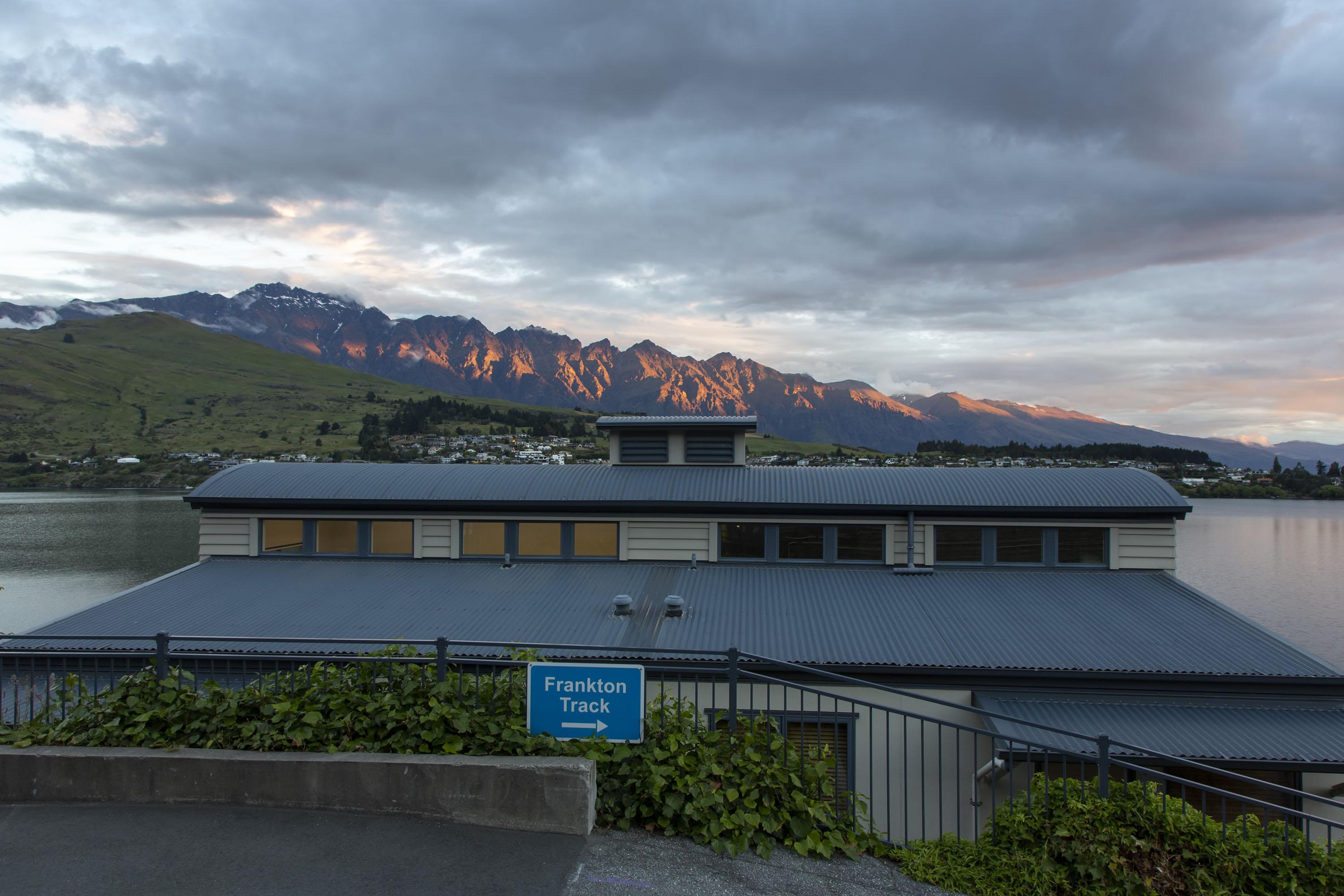 Peppers Beacon Aparthotel Queenstown Exterior photo